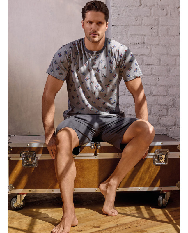 Pigiama uomo serafino mezza manica in jersey di cotone con shorts Serie Music Play INFIOREUOMO