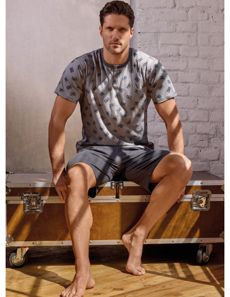 Pigiama uomo serafino mezza manica in jersey di cotone con shorts Serie Music Play INFIOREUOMO