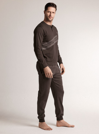 Pigiama in interlock di cotone con maglia serafino a maniche lunghe e pantalone lungo con polsi