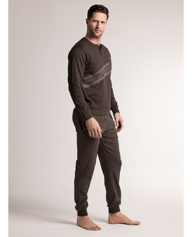 Pigiama in interlock di cotone con maglia serafino a maniche lunghe e pantalone lungo con polsi