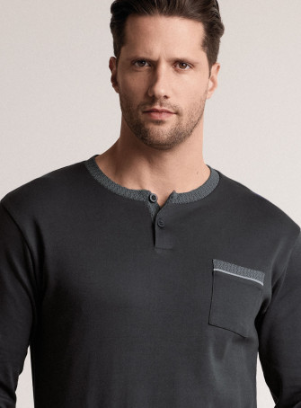 Pigiama in interlock di cotone con maglia serafino a maniche lunghe e pantalone lungo con polsi 2