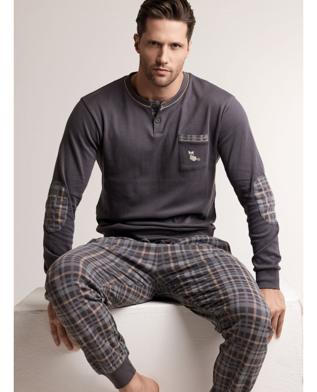 Pigiama in interlock di cotone con maglia serafino a maniche lunghe e pantalone lungo con polsi