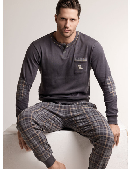 Pigiama in interlock di cotone con maglia serafino a maniche lunghe e pantalone lungo con polsi