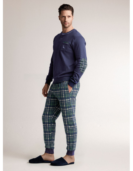 Pigiama in interlock di cotone con maglia serafino a maniche lunghe e pantalone lungo con polsi