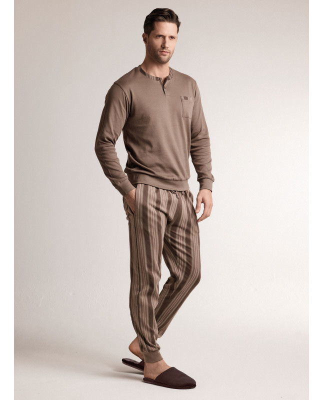 Pigiama in interlock di cotone con maglia serafino a maniche lunghe e pantalone lungo con polsi