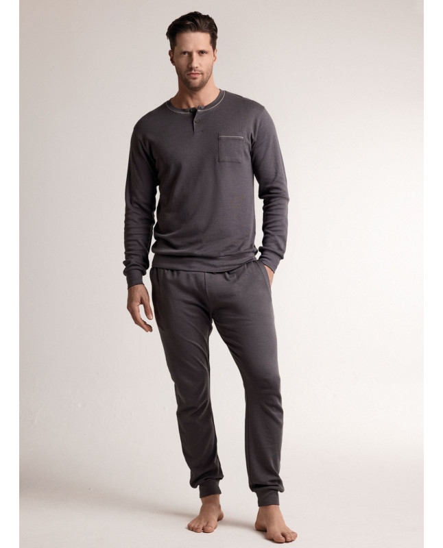 Pigiama in interlock di cotone con maglia serafino a maniche lunghe e pantalone lungo con polsi